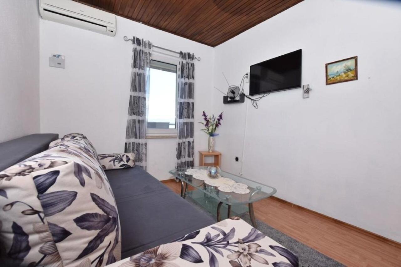 Apartment Rene 오미스 외부 사진